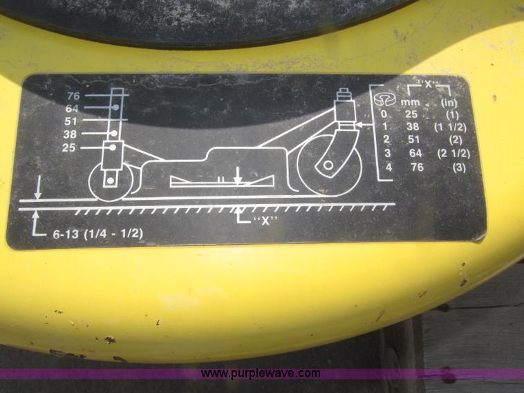 image for item F7281 John Deere 4000 commercial mid-mount belly mower deck