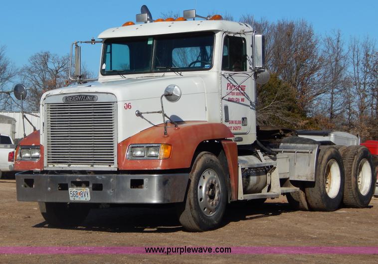 image for item G9350 1998 Freightliner FLD semi truck