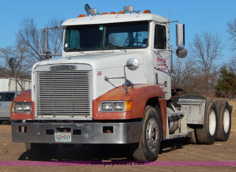 image for item G9350 1998 Freightliner FLD semi truck