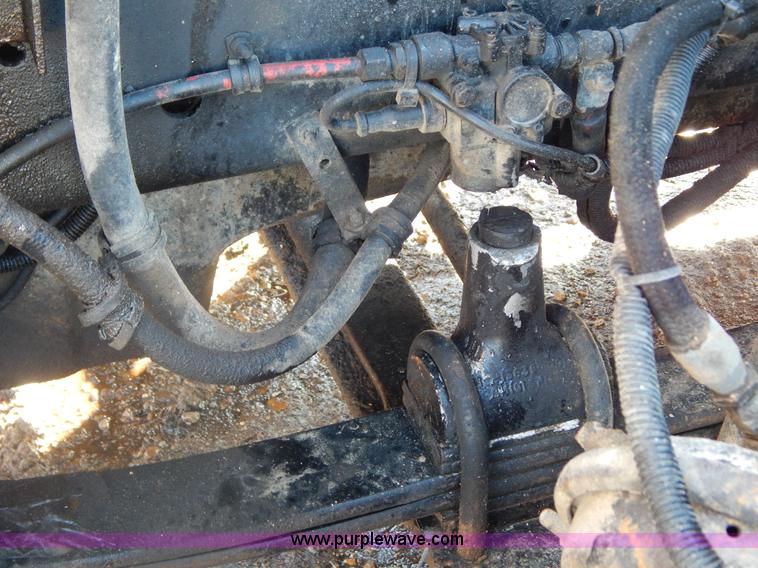 image for item G9350 1998 Freightliner FLD semi truck