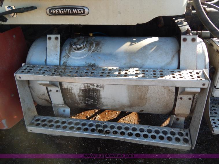 image for item G9350 1998 Freightliner FLD semi truck