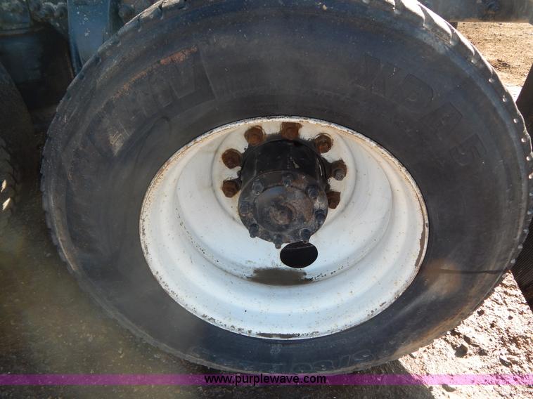 image for item G9350 1998 Freightliner FLD semi truck