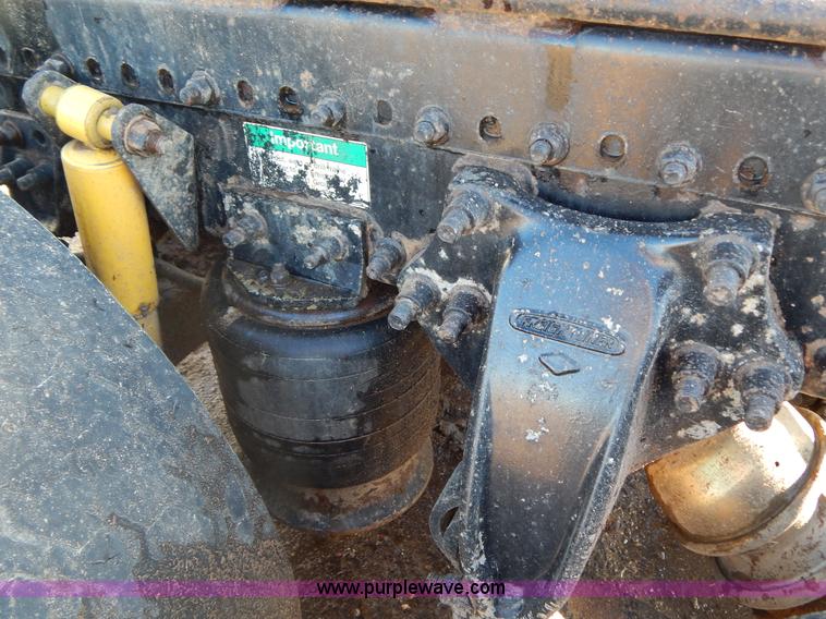 image for item G9350 1998 Freightliner FLD semi truck