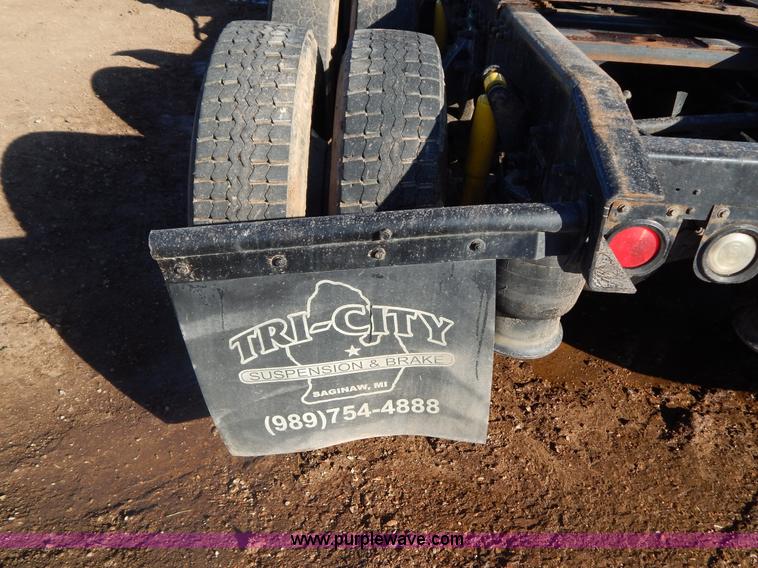 image for item G9350 1998 Freightliner FLD semi truck