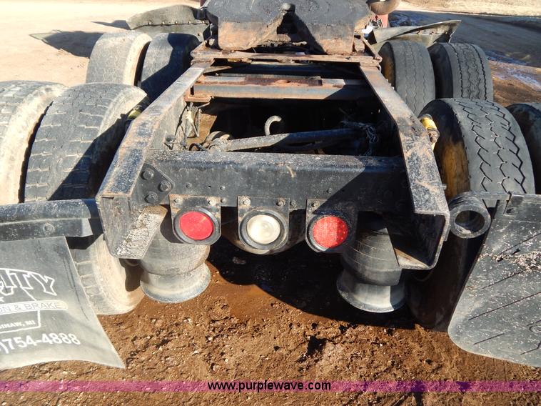 image for item G9350 1998 Freightliner FLD semi truck