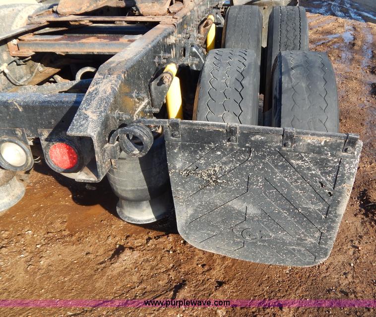 image for item G9350 1998 Freightliner FLD semi truck