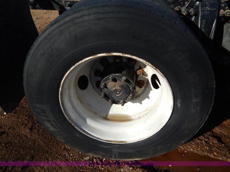 image for item G9350 1998 Freightliner FLD semi truck