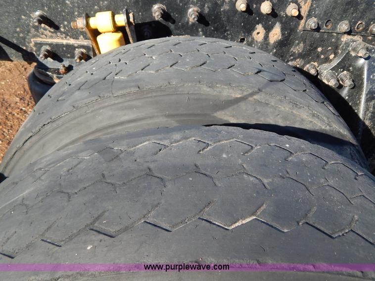 image for item G9350 1998 Freightliner FLD semi truck