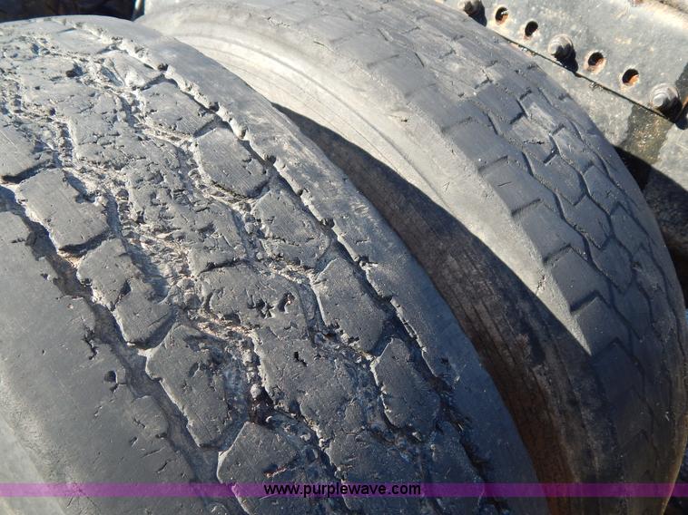 image for item G9350 1998 Freightliner FLD semi truck