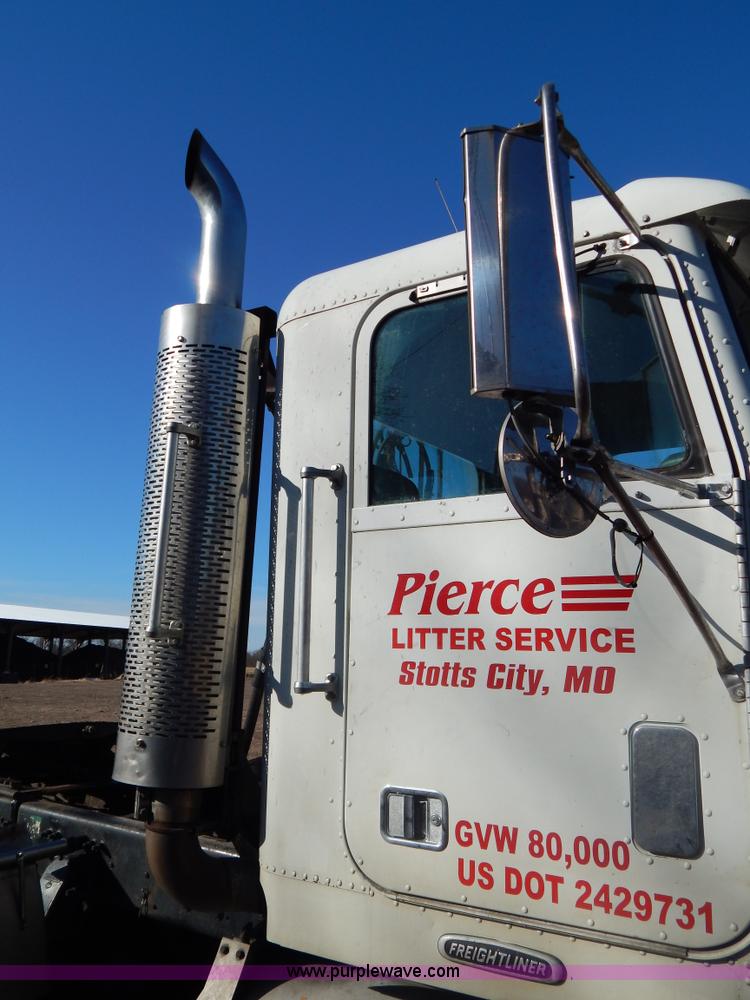 image for item G9350 1998 Freightliner FLD semi truck