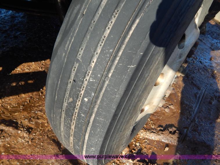 image for item G9350 1998 Freightliner FLD semi truck