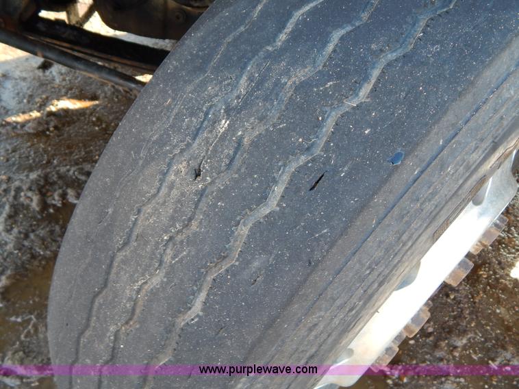 image for item G9350 1998 Freightliner FLD semi truck