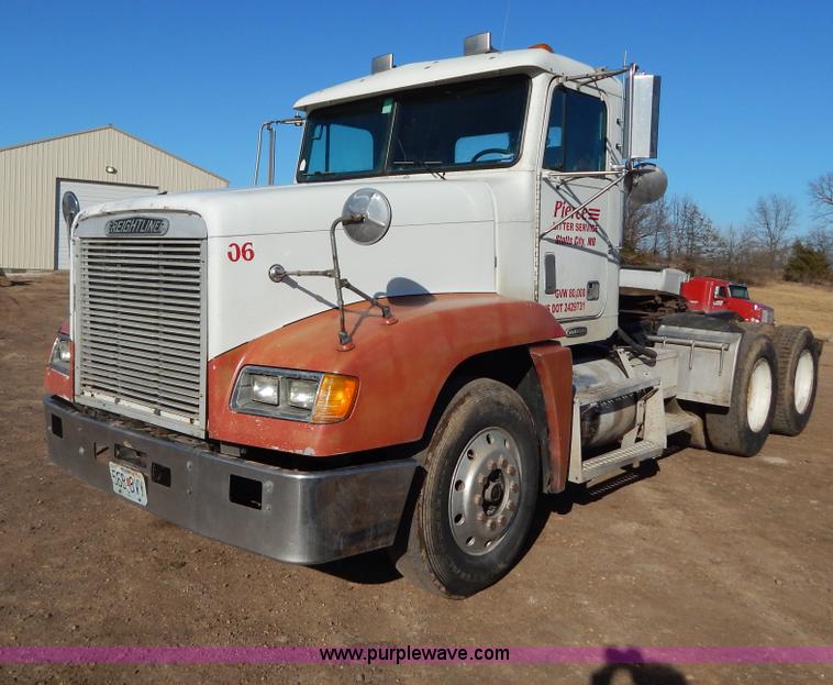 image for item G9350 1998 Freightliner FLD semi truck