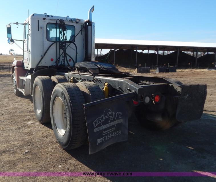 image for item G9350 1998 Freightliner FLD semi truck