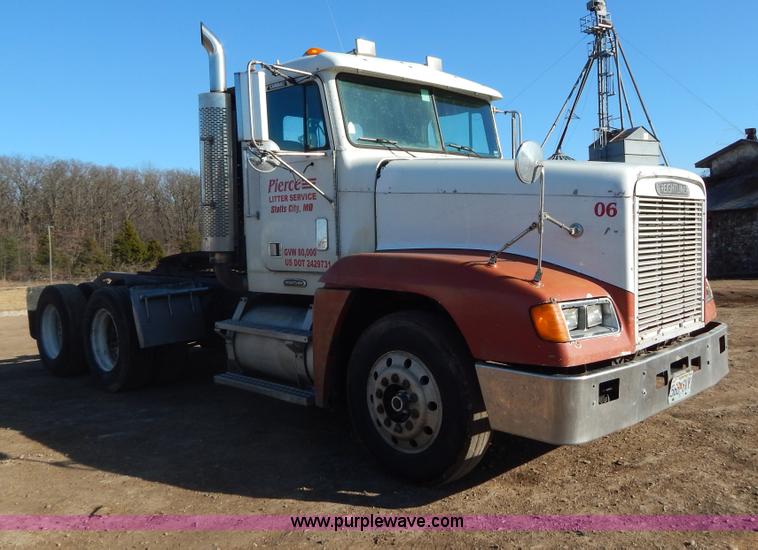 image for item G9350 1998 Freightliner FLD semi truck