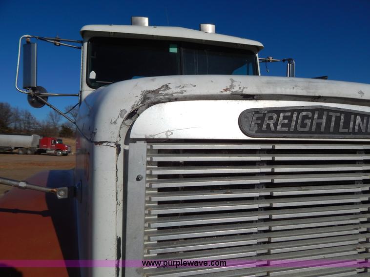 image for item G9350 1998 Freightliner FLD semi truck