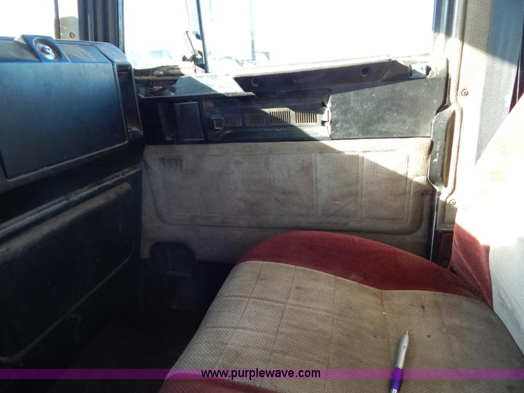 image for item G9350 1998 Freightliner FLD semi truck