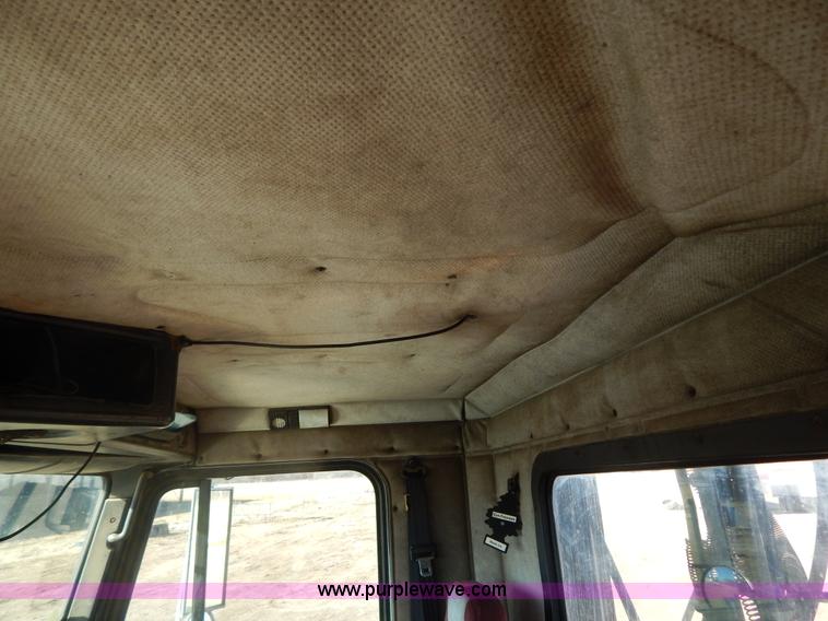 image for item G9350 1998 Freightliner FLD semi truck