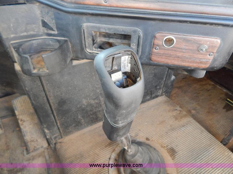 image for item G9350 1998 Freightliner FLD semi truck