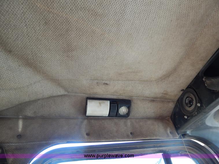 image for item G9350 1998 Freightliner FLD semi truck