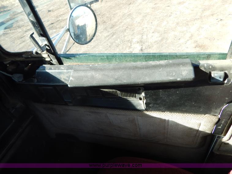 image for item G9350 1998 Freightliner FLD semi truck