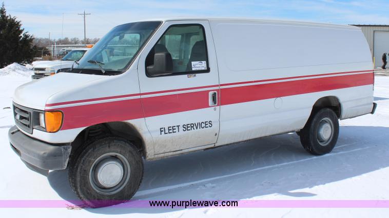 image for item H1460 2004 Ford E350 Super Duty Extended service van