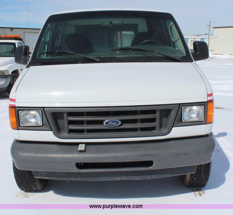 image for item H1460 2004 Ford E350 Super Duty Extended service van