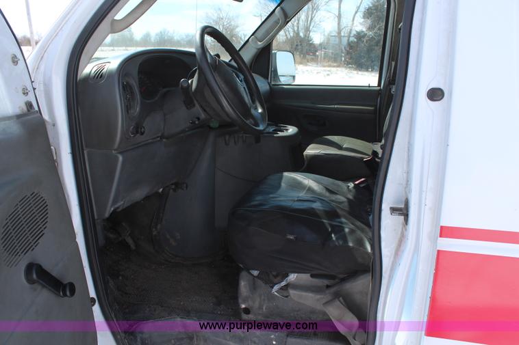 image for item H1460 2004 Ford E350 Super Duty Extended service van
