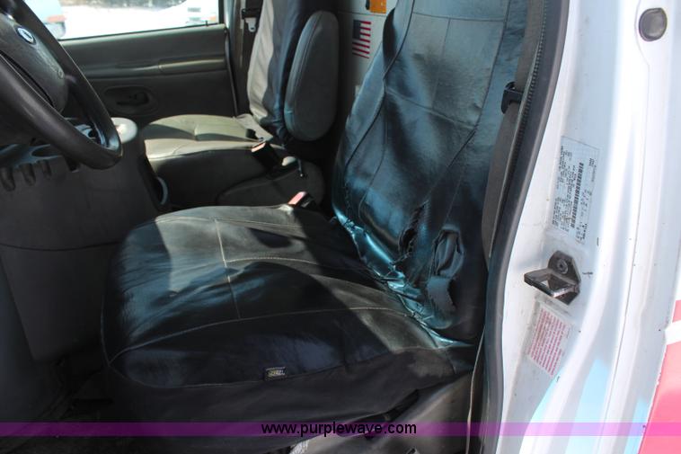 image for item H1460 2004 Ford E350 Super Duty Extended service van