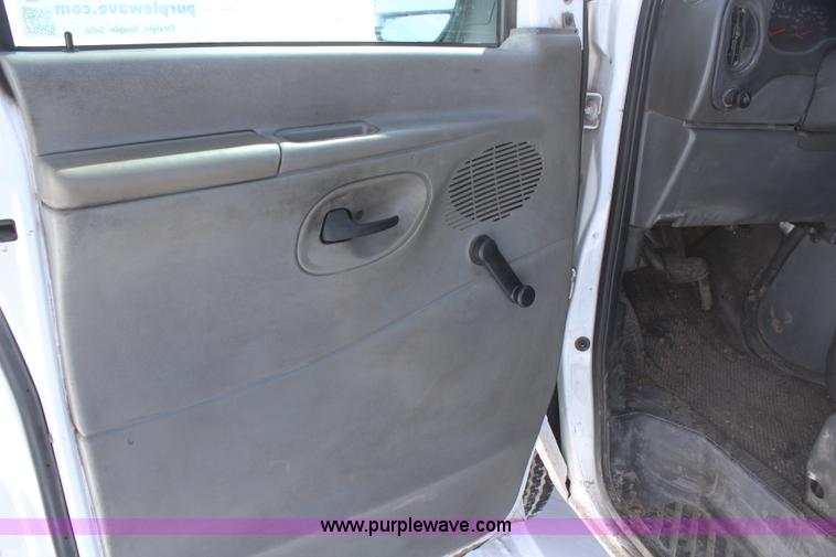 image for item H1460 2004 Ford E350 Super Duty Extended service van