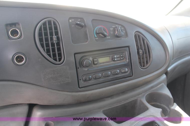 image for item H1460 2004 Ford E350 Super Duty Extended service van