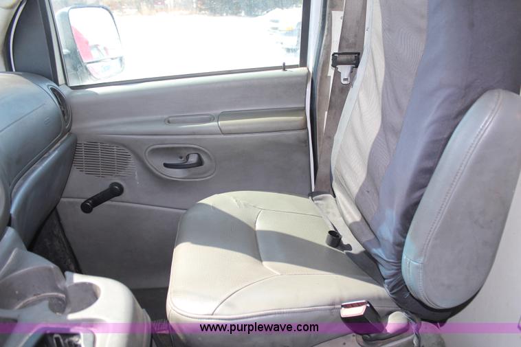 image for item H1460 2004 Ford E350 Super Duty Extended service van