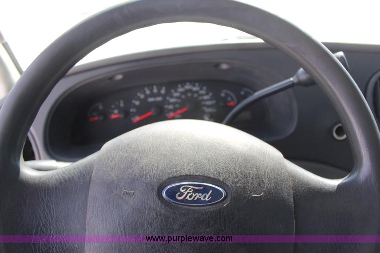 image for item H1460 2004 Ford E350 Super Duty Extended service van