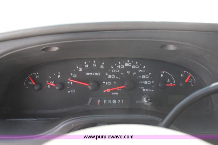 image for item H1460 2004 Ford E350 Super Duty Extended service van