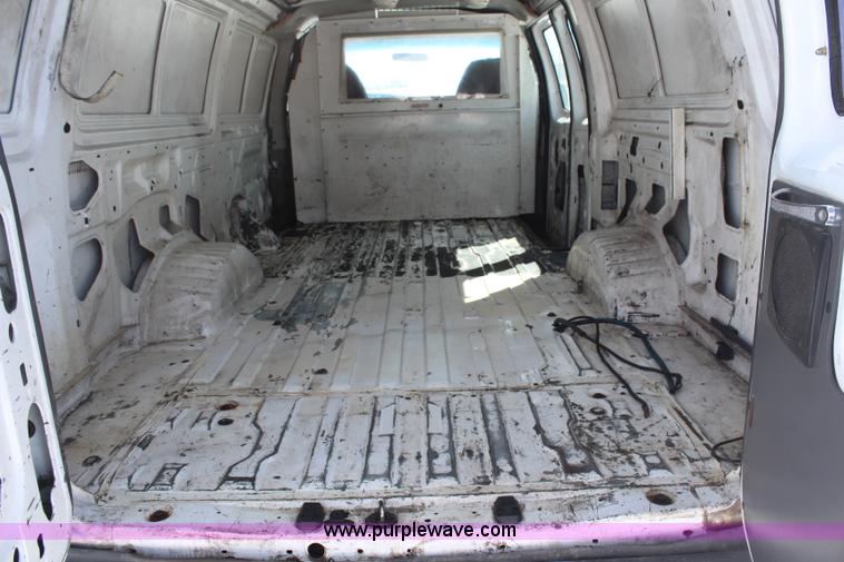 image for item H1460 2004 Ford E350 Super Duty Extended service van