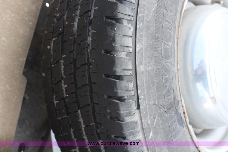 image for item H1460 2004 Ford E350 Super Duty Extended service van