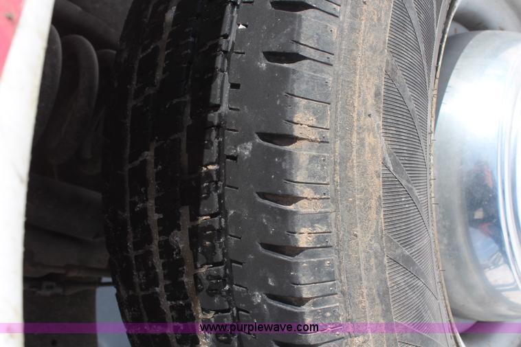 image for item H1460 2004 Ford E350 Super Duty Extended service van