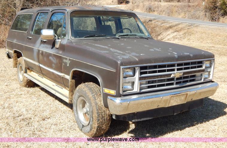 image for item I1114 1985 Chevrolet Suburban SUV