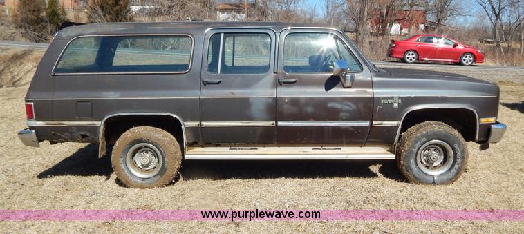 image for item I1114 1985 Chevrolet Suburban SUV