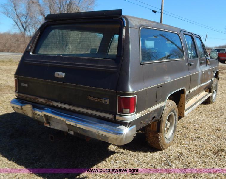 image for item I1114 1985 Chevrolet Suburban SUV
