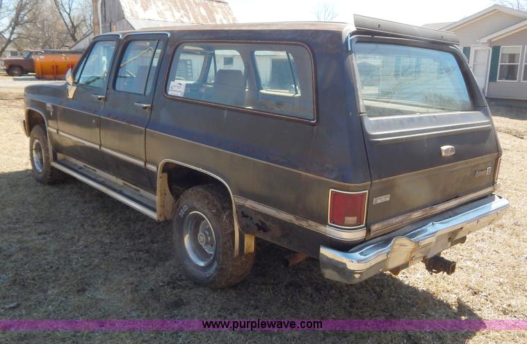 image for item I1114 1985 Chevrolet Suburban SUV