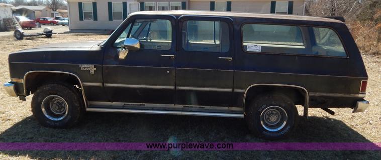 image for item I1114 1985 Chevrolet Suburban SUV