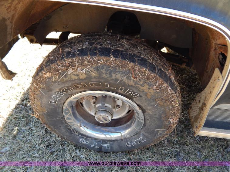 image for item I1114 1985 Chevrolet Suburban SUV