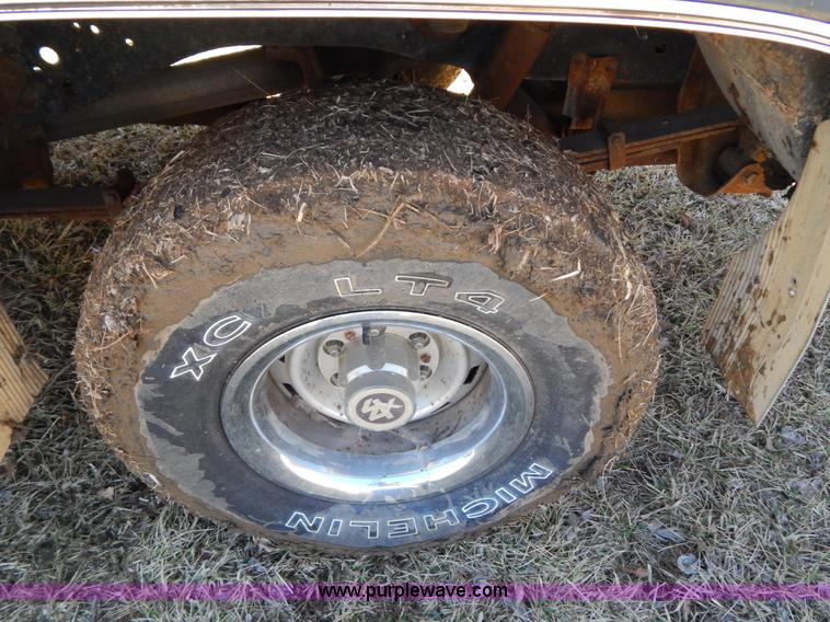 image for item I1114 1985 Chevrolet Suburban SUV