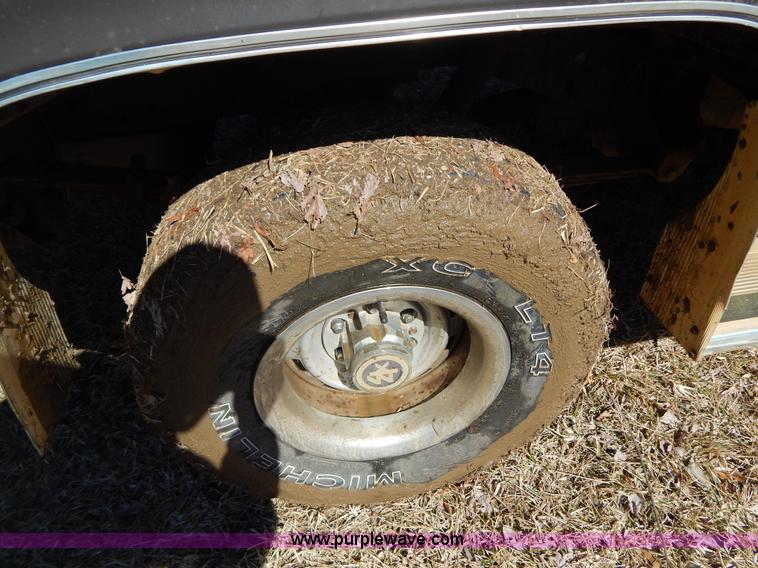 image for item I1114 1985 Chevrolet Suburban SUV