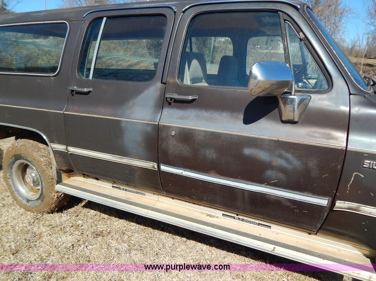 image for item I1114 1985 Chevrolet Suburban SUV