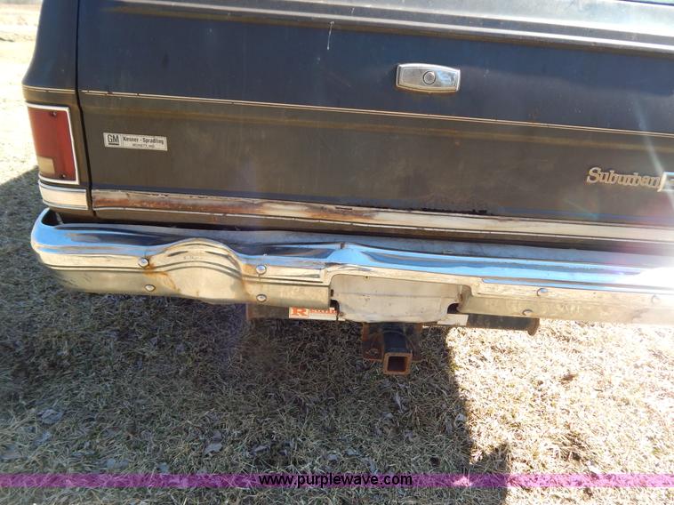 image for item I1114 1985 Chevrolet Suburban SUV