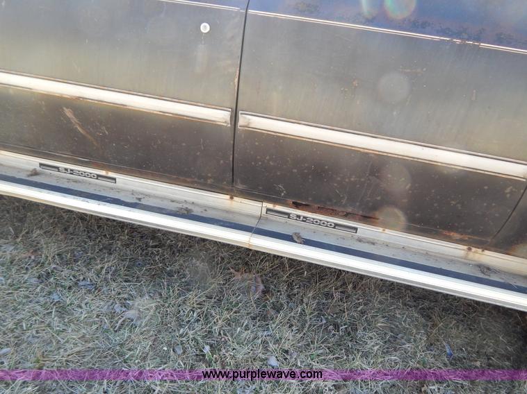 image for item I1114 1985 Chevrolet Suburban SUV