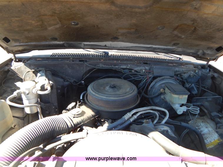 image for item I1114 1985 Chevrolet Suburban SUV