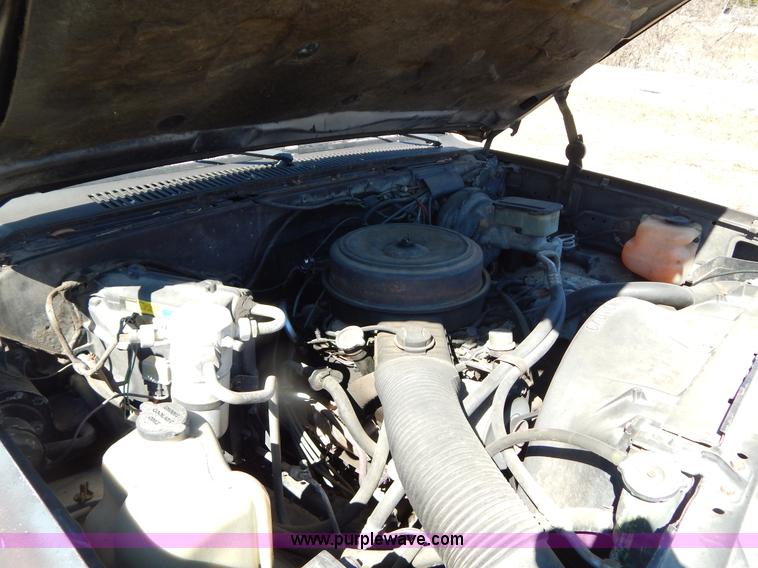 image for item I1114 1985 Chevrolet Suburban SUV